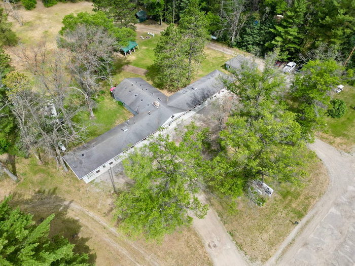 9 Oaks Inn (Pine Aire Motel, Pine-Aire Motel) - From Real Estate Listing (newer photo)